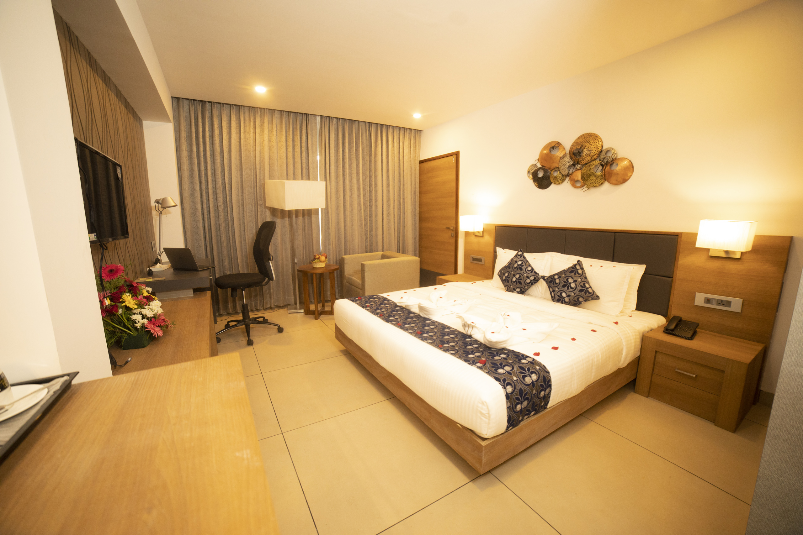 Hotels in Attingal | Hotel Savithri